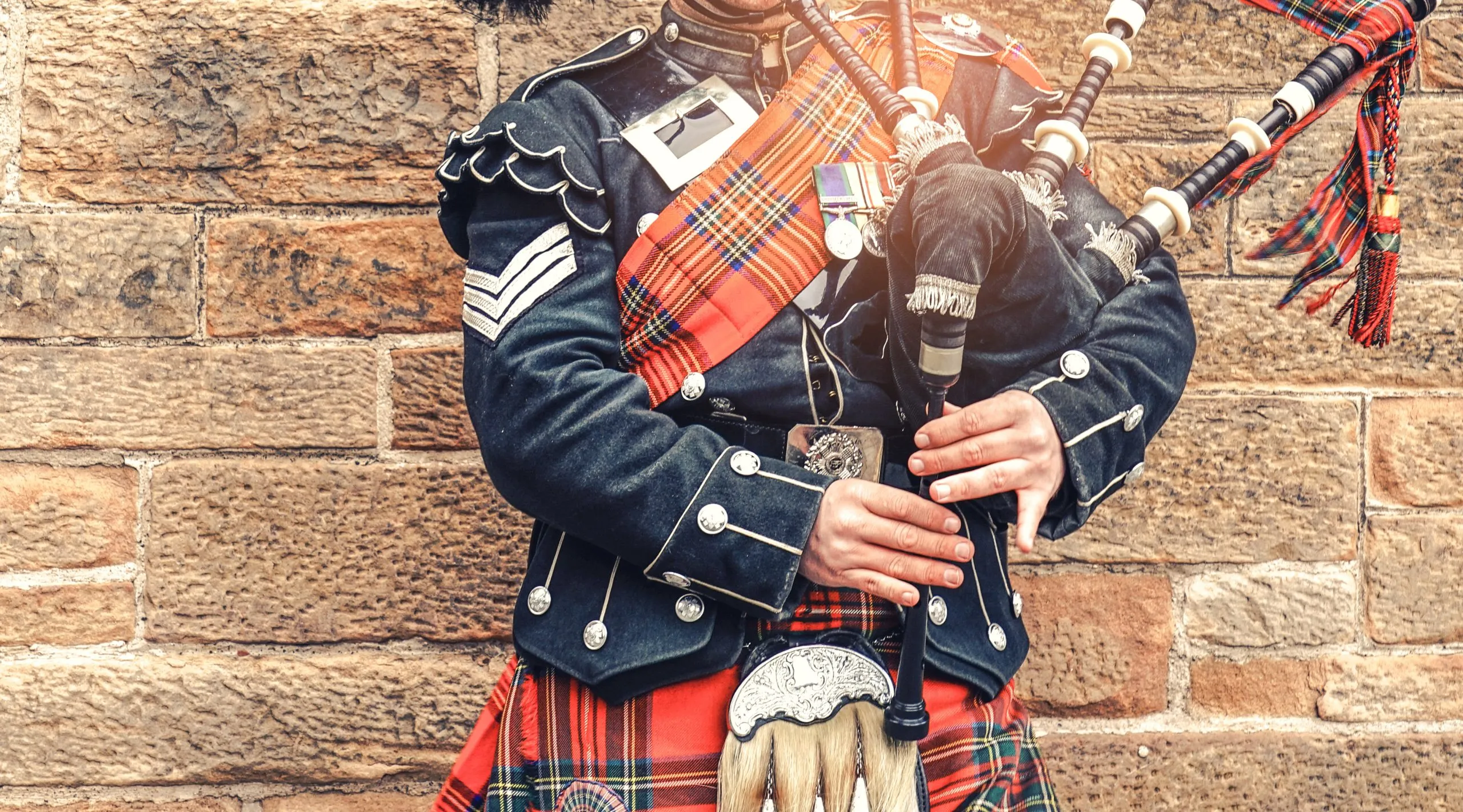 Uomo scozzese in kilt